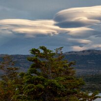 IMG_5203 13/01/2019 - Quand le vent souffle fort et passe sur de hauts sommets il se forment des vents d'onde avec de beaux nuages lenticulaires. The marvelous play of...